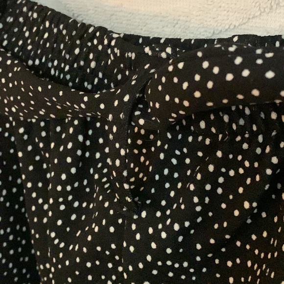๐ ONE BY CHAPTER ONE- BLACK AND WHITE POLKADOTS PANTS (M) ๐ - Picture 6 of 9